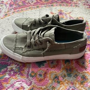 COPY - Blowfish Malibu Army Green slip on sneakers size 7.5 ❤️